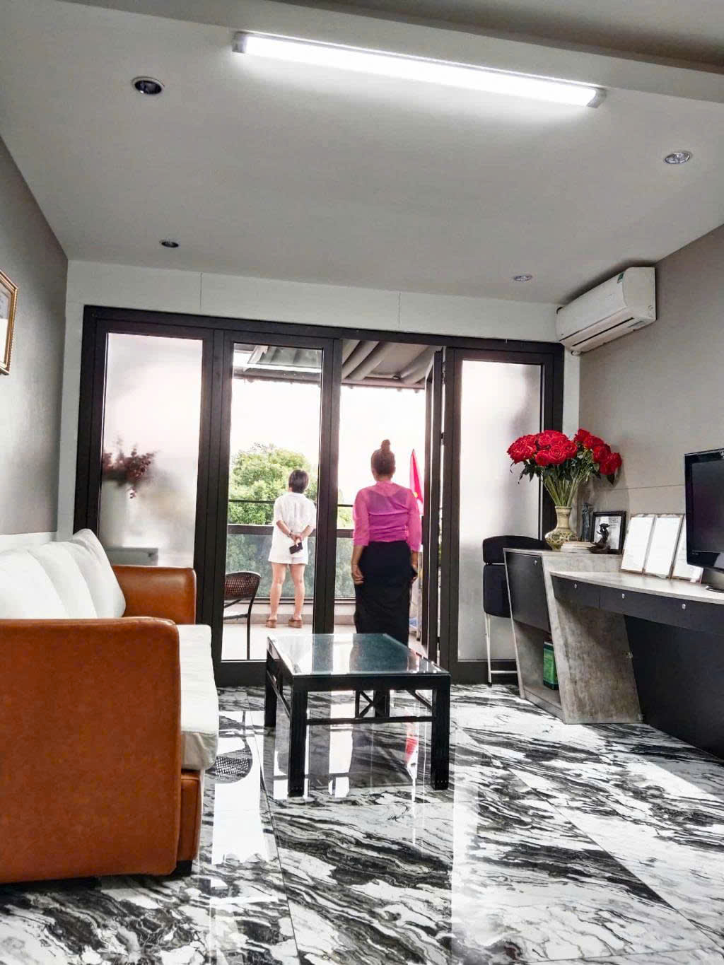 CHÍNH CHỦ BÁN CỰC GẤP  NHÀ VIP nhất Q. Đống Đa. Mặt Hồ 45m 6T - Phân Lô  - Vỉa Hè, Ô Tô tránh hơn - Ảnh 3